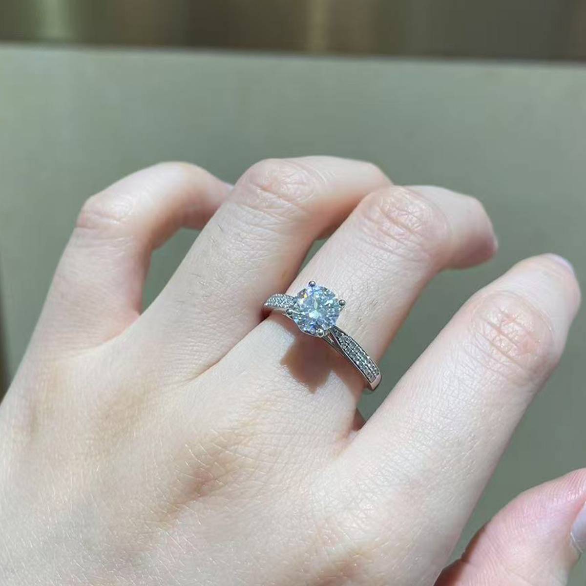 Single Head Women's Ring S925 Silver Plated Platinum Customized Selection Main Stone Moissanite 1.0ct/Sub Stone Cubic Zirconia